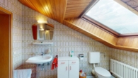 Großzügig – Charmant – Vielseitig: 1-2-FH mit Garten in toller Lage, Ettlingen-Neuwiesenreben - OG, Tageslichtbad