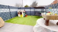 Modernes RMH mit hochwertiger Ausstattung, Terrasse, Garten und zwei Stellplätzen in Hochstadt - Garten