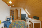 Charmant, großzügig, vielseitig – Maisonettewohnung mit Garten, Terrasse und Scheune in Loffenau - DG, Kinder Musterfoto