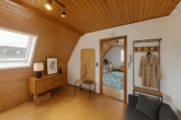Charmant, großzügig, vielseitig – Maisonettewohnung mit Garten, Terrasse und Scheune in Loffenau - DG, Flur Musterfoto