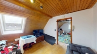 Charmant, großzügig, vielseitig – Maisonettewohnung mit Garten, Terrasse und Scheune in Loffenau - DG, Flur