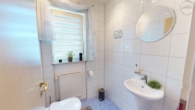 Exklusives Wohnen mit Pool und Weitblick: Modernes 1-FH mit ELW in Straubenhardt-Langenalb - EG, Gäste-WC