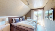 Exklusives Wohnen mit Pool und Weitblick: Modernes 1-FH mit ELW in Straubenhardt-Langenalb - OG, Kind 1