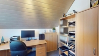 Exklusives Wohnen mit Pool und Weitblick: Modernes 1-FH mit ELW in Straubenhardt-Langenalb - OG, Büro