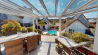 Exklusives Wohnen mit Pool und Weitblick: Modernes 1-FH mit ELW in Straubenhardt-Langenalb - Terrasse