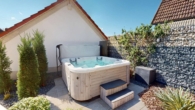 Exklusives Wohnen mit Pool und Weitblick: Modernes 1-FH mit ELW in Straubenhardt-Langenalb - Außenbereich