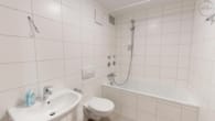 Zentral - Gepflegt - Gut geschnitten: 3-Zi-ETW im 1.OG + TG-Stellplatz, Ettlingen nähe Wasen - 1.OG, Badezimmer
