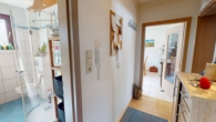Gepflegt – Zentral – Renditestark: 2-Zimmer-Wohnung mit Balkon in Karlsruhe - Flur