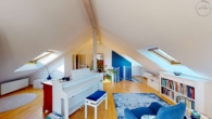Großzügig – Hochwertig – Zentrumsnah: 4,5-Zi-Maisonettewohnung & TG-Stellplatz in Ettlingen-Stadt - Spitzboden, Galerie