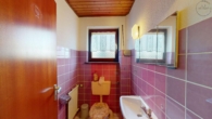 Seltene Gelegenheit: 1-2-FH mit tollem Grundstück, Garage und vielen Möglichkeiten in Ettlingenweier - 1.OG, Gäste-WC