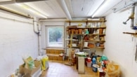 Naturnah Wohnen: Außergewöhnliches Architektenhaus mit vermieteter Einliegerwohnung in Marxzell - KG, Werkstatt und Lager