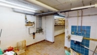 Naturnah Wohnen: Außergewöhnliches Architektenhaus mit vermieteter Einliegerwohnung in Marxzell - KG, Werkstatt und Lager